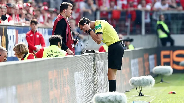 Auch in der Königsliga bekommt der Referee jetzt ein "Helferlein"