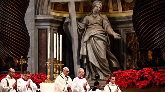 Mit einer Messe zum Dreikönigstag - liturgisch als Tag der Erscheinung des Herrn bekannt - hat Papst Franziskus am Sonntag im Petersdom die Weihnachtsfeierlichkeiten in der römisch-katholischen Kirche abgeschlossen.