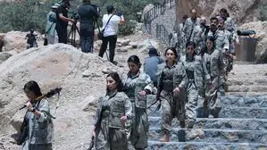 Auch viele Frauen gehörten der PKK an, sie gaben nun ebenfalls ihre Waffen ab