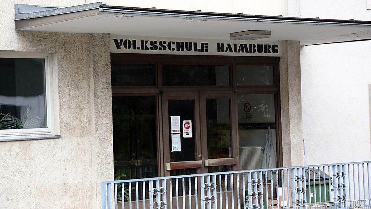 Die Volksschule Haimburg bei Völkermarkt, deren genaues Alter nicht eruierbar sei, ist komplett baufällig