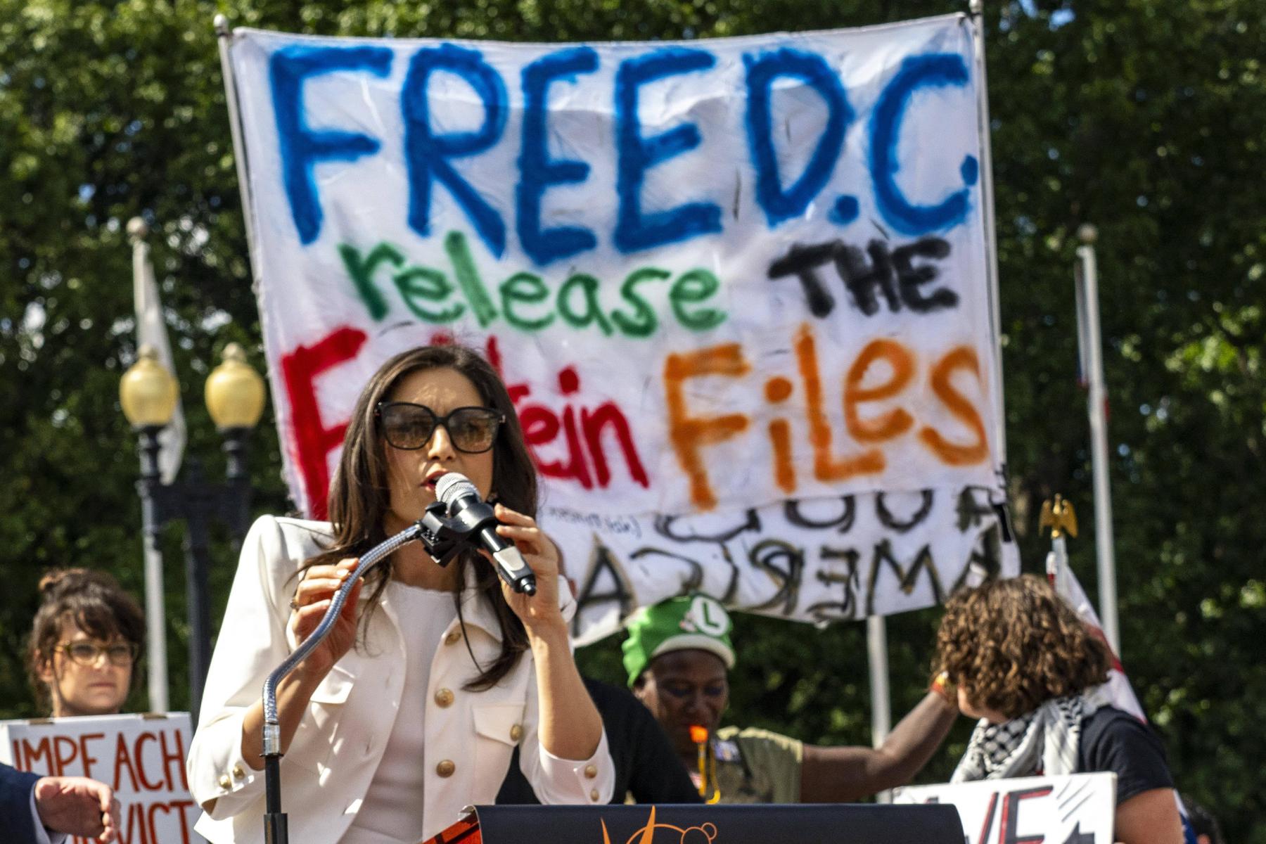 Angebliche Unterschrift : US-Präsident Donald Trump nennt Epstein-Brief „Unsinn“