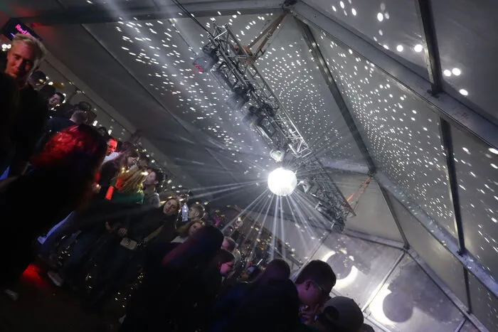 Perfekte Stimmung herrschte im Discozelt mit den DJ´S von SoundSociety und den bunten Lichteffekten.