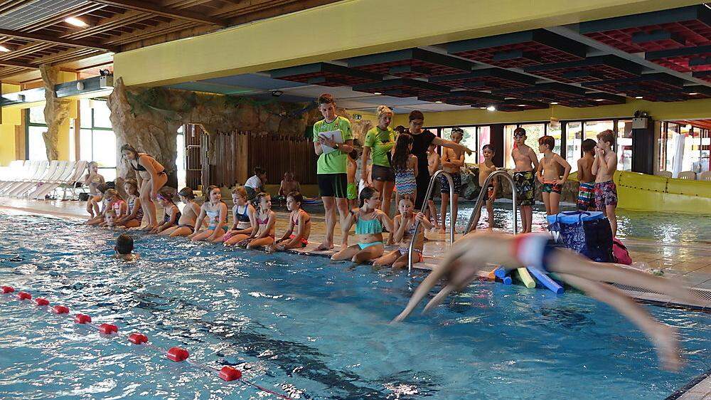 Das Interesse an den ersten Schwimmtrainings der neuen TSV Sektion Schwimmen war groß