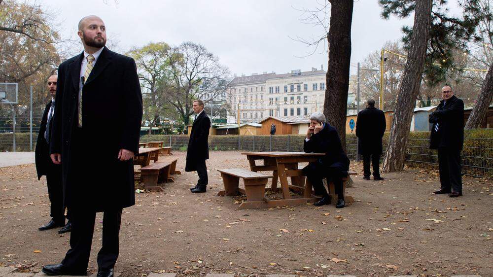US-Außenminister Kerry in Wien - bewacht von seinen Sicherheitsleuten