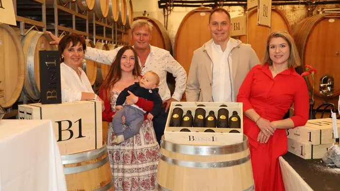 Die Familie Krispel eröffnete das Kellerspektakel mit dem neuen Wein B1