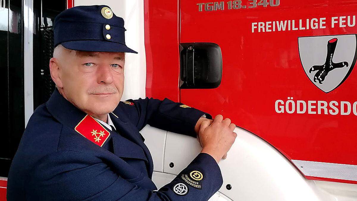 Schon seit seiner Kindheit spielt die Feuerwehr eine zentrale Rolle im Leben von Karl Thomassr