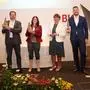 Die Preisträger Alfred Krobath PMS), Christian Struger (Pichler GmbH), Stefanie Rud (Ortner  Reinraumtechnik), Philipp Hungerländer (Hex) und Martin Brunner (Tischlerei Erjavec) flankieren Hausherrin und BKS Bank Vorstandsvorsitzende Herta Stockbauer.