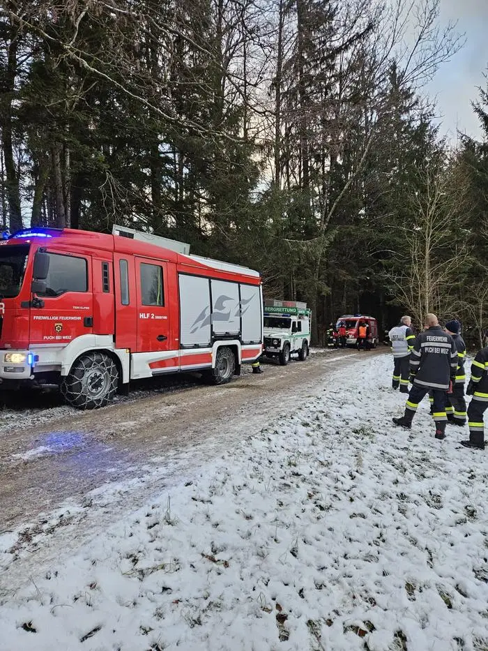 Neben der FF Puch bei Weiz standen die Polizei, das Rote Kreuz sowie Notarzt und Bergrettung im Einsatz. 