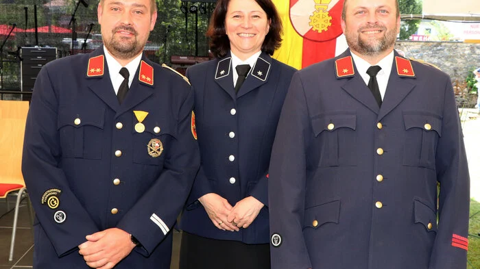 Am Foto von Links: Kdt. Heimo Paulitsch, Edita Holliber (Kamerradschaftsführerin) und Kdt-Stvr. Christoph Gabriel .