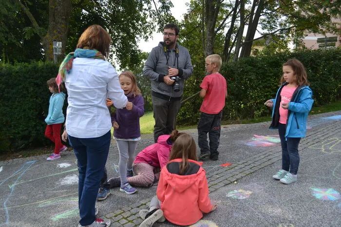 „Die Motive können mit Mobilität, Natur- und Klimaschutz zu tun haben“, erzählt Modellregionmanager Stefan Käfer, der die besten Malbeiträge für eine Prämierung beim Klimabündnis einreicht.