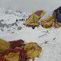 Die Überreste des Basislagers nach der Lawine am Mount Everest