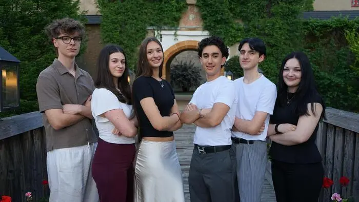 Lorena Jakovljevic und Boran Kemac (Mitte) mit dem übrigen Vorstand von Progress Murtal-Leoben