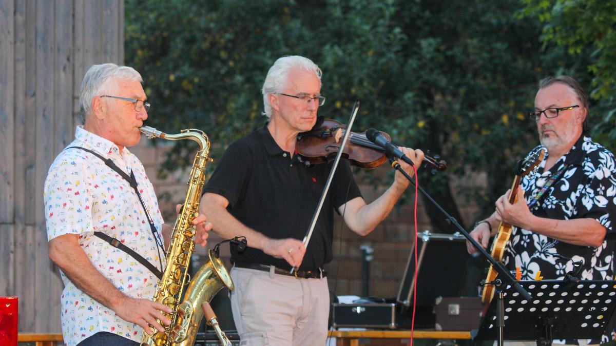 Musiker bei dem Jazzabend 2023 am Petersplatz in St. Peter am Ottersbach