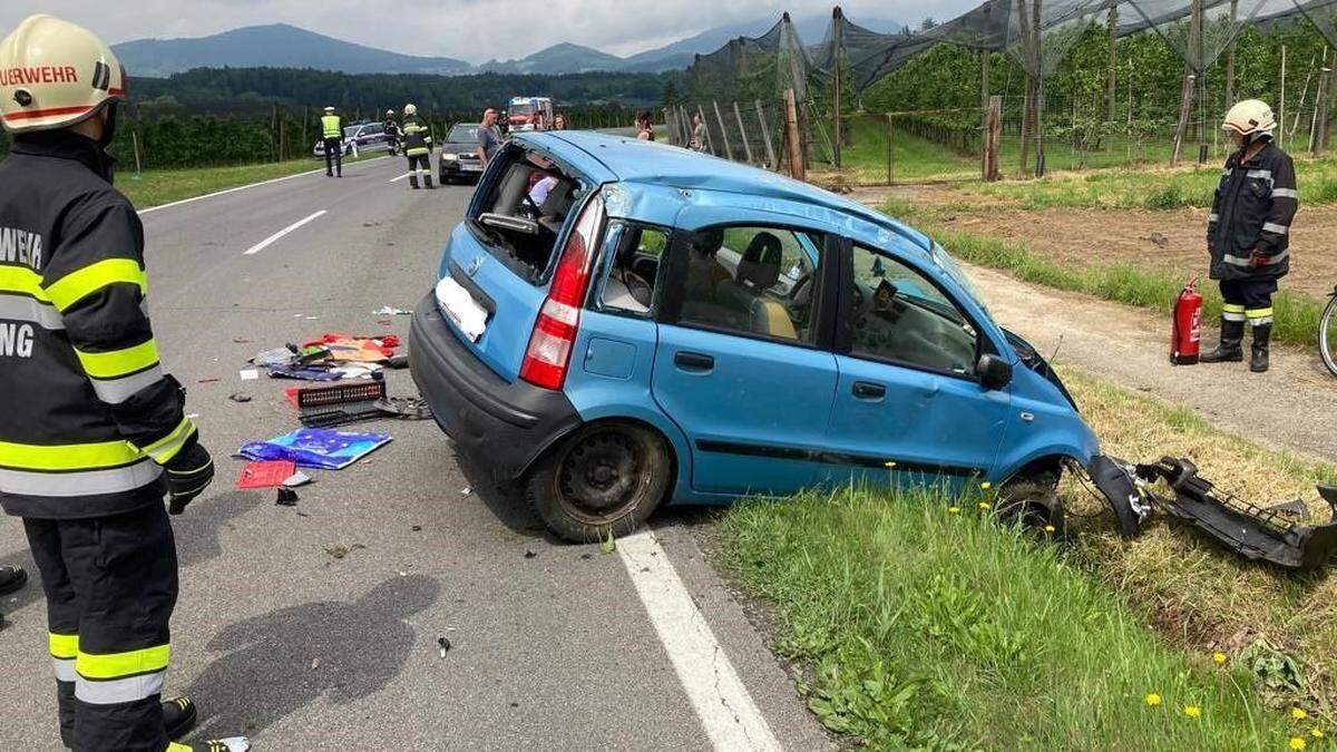 Die Lenkerin erlitt Verletzungen unbestimmten Grades und wurde mit dem Rettungshubschrauber ins LKH Graz geflogen