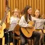 Musikschule begeisterte mit Gitarren-Harfenkonzert