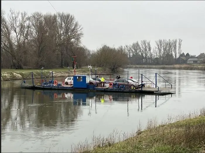Die Transportkapazität liegt bei sechs Pkw samt Insassen 