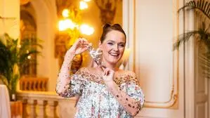 Eva Poleschinski steckt auch diesmal wieder hinter dem Design der Opernredoute-Krönchen