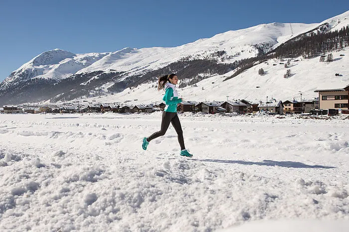 Laufen. Die schneebedeckten Wege, die sich von der Dorfmitte aus über das ganze Tal erstrecken, bieten Hobby- und Profiläufern ideale Trainingsstrecken mit wunderbaren Blicken auf den Ort und atemberaubenden Panoramen.