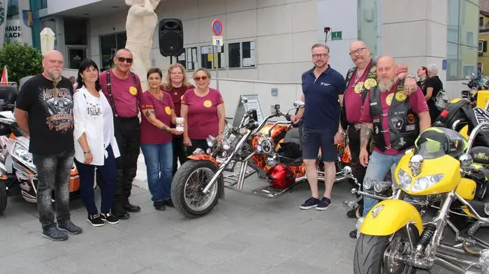 Auf Einladung des Freizeitclubs „Graf von Eysselsberg“ der Familie Krendl trafen sich etwa 70 Trikes, CanAm Spyder und Beiwagengespanne zu einer Benefiz- und Friedenslichterfahrt von Köflach über Piber, Bärnbach, Voitsberg, Rosental und Zielankunft Köflach um für den 8-jährigen David zu sammeln.