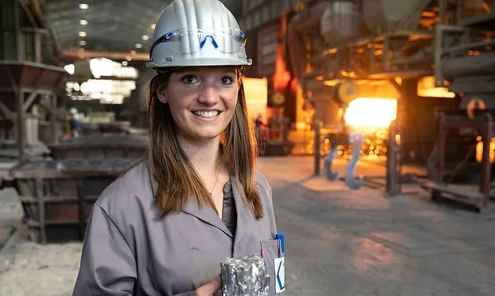 Katharina Kirchheimer im Ferrolegierungs-Betrieb
