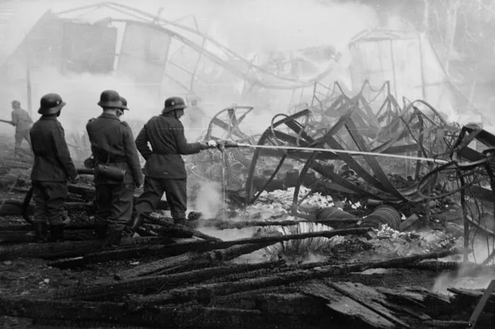 Insgesamt wurde die Landeshauptstadt 57 Mal aus der Luft angegriffen, mehr als 1700 Opfer wurden bis 1945 gezählt.  