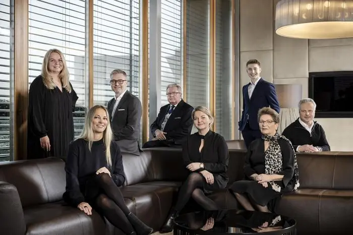 
Die Familie Göbel: Inge Reisinger, Josef Göbel, Josef Göbel Senior, Joseph Göbel, Herbert Reisinger (hinten), Helga Göbel, Silvia Berghofer und Gertraud Göbel (vorne)