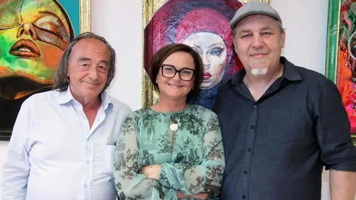 Mit einer interessanten, sehenswerten Ausstellung wartet die stART-Galerie unter dem Titel „Portraits – Drei Perspektiven“ auf.