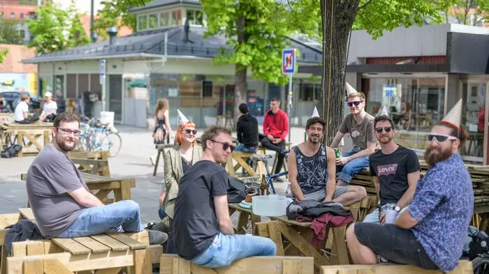 Am 1. Mai ist in Graz nicht nur Tag der Arbeit, sondern auch der Lebensfreude auf dem Lendwirbel, der heute schaumgebremst und doch sehr begonnen hat.
