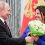 Man versteht sich: Präsident Wladimir Putin und die Chefredakteurin von RT, Margarita Simonyan (Bild aus 2019).