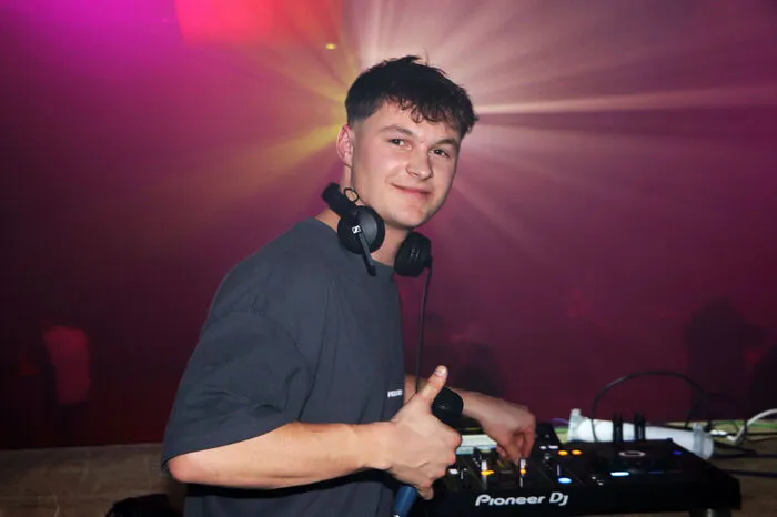 DJ Smurfy alias Fabian Maier brachte  den Stadtsaal wieder mit seinen Beats zum Beben!