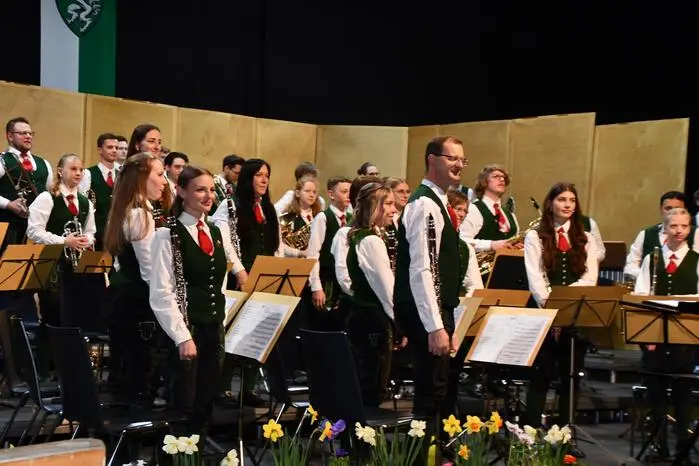 Das Konzert begann mit Fanfare for Rocky von Bill Conti, gefolgt von Stücken wie La Traviata Highlights von Giuseppe Verdi, Mississippi-River von Julius Fucik und Coldplay Classics arrangiert von Michael Brown.