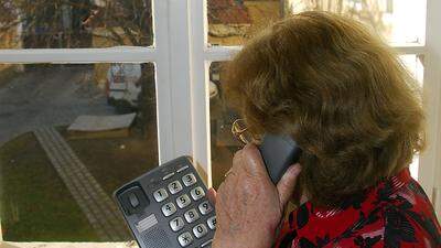 Betrüger versuchte alter Dame am Telefon Geld abzuluchsen