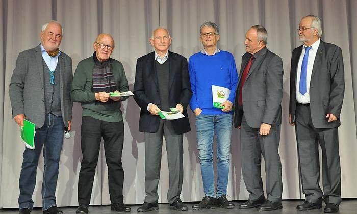 Von links: Pinter mit den langjährigen Mitgliedern Wilhelm Redl, Adolf Schlögl und Gunter Sorgo sowie Blaschitz und Kienberger