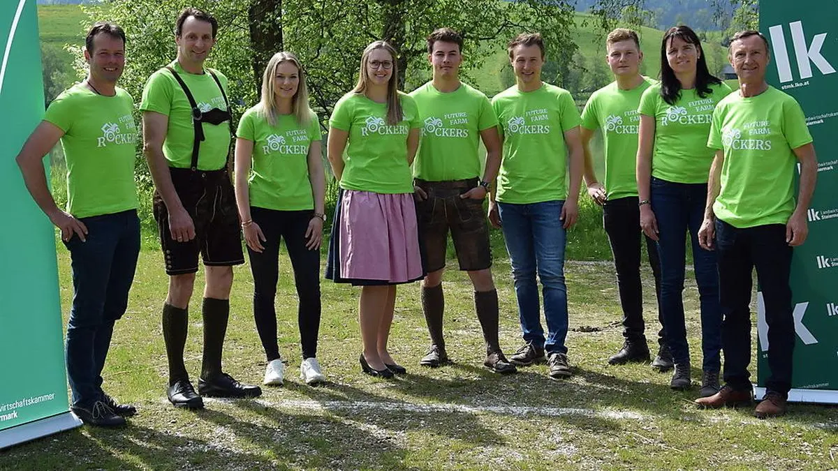 Hans Zeiler, Peter Kettner, Julia Steiner, Christina Dam und Alexander Schrempf (Landjugend Bezirk Liezen), Alexander Dornbusch, Julian Kettner, die stellvertretende Bezirksbäuerin Michaela Stock und Kammersekretär Herwig Stocker