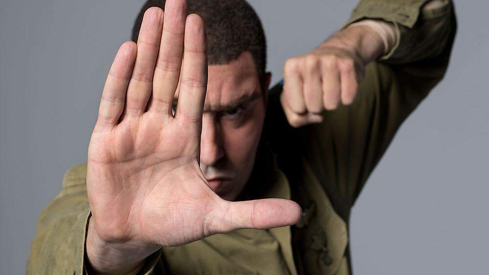 Waffen für Vorschulkinder: Sacha Baron Cohen überzeugt als israelischer Oberst Erran Morad sogar Politiker 
