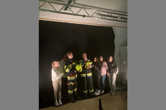 Die Schülerinnen und Schüler übernahmen sowohl Kamera und Ton als auch Maske.