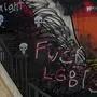 Das schöne Graffiti wurde mit Hassbotschaften vollkommen verunstaltet