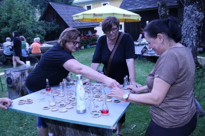 Bodenständige Unterhaltung wie ein originelles Brettspiel oder ein Glücksrad boten Kurzweil.