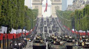 Jedes Jahr am 14. Juli findet in Paris eine große Militärparade stat
