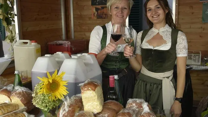 Mit einem Dankgottesdienst, zelebriert von Pfarrer David Schwingenschuh und einem Winzerfest feierte Bad Waltersdorf das gute Erntejahr