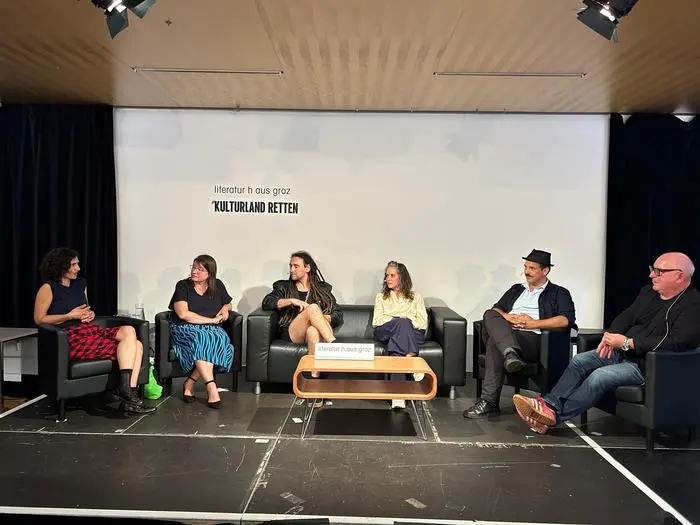 Podiumsdiskussion mit Nava Ebrahimi, Brigitte Schwens-Harrant, Max Höfler, Natascha Gangl, Ferdinand Schmalz und Klaus Kastberger (von links)