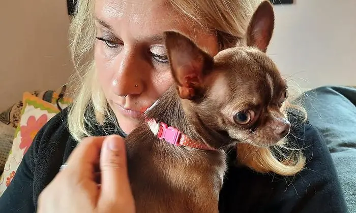 Pfotenhilfe-Chefin Johanna Stadler mit Luna