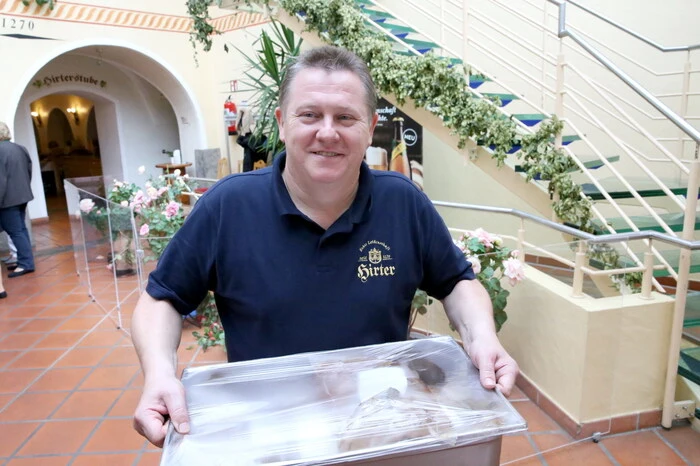 Am Wochenende traf man einander im Hirter Braukeller von Johnny Cuznar (Foto) zum ersten Absolvententreffen. 