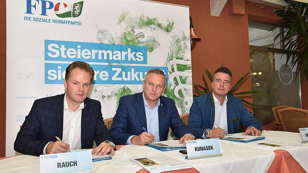 FPÖ-Umweltsprecher Walter Rauch sowie die Landesparteiobleute Mario Kunasek und Gernot Darmann unterzeichneten die Petition als Erste