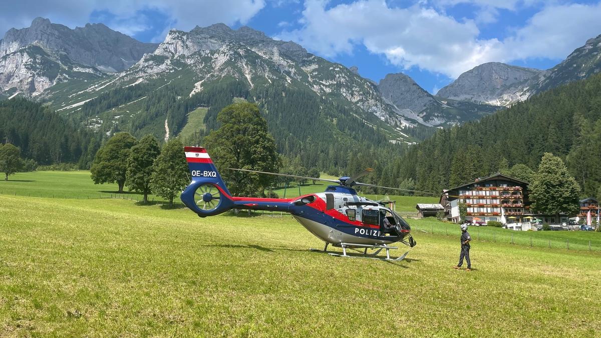 Mit dem Polizeihubschrauber wurden die beiden aus der Stellwand gerettet