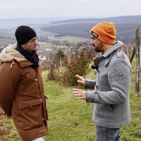 Sommelier René Kollegger und Winzer Christoph 
Wachter beim Lokalaugenschein