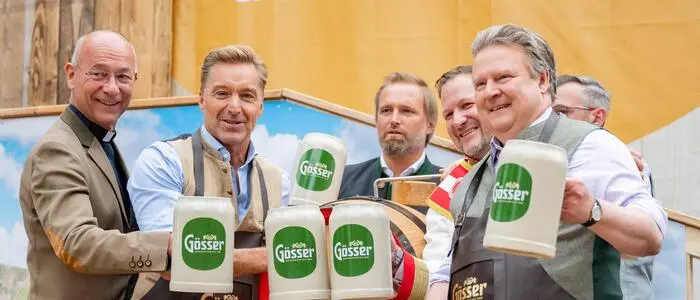 Heute Donnerstag erfolgt der Bieranstich auf der Wiener Kaiser Wiesn mit Bürgermeister Michael Ludwig (re.) und Dompfarrer Toni Faber (li.). Hans Knauß wird, wie hier auf dem Bild vor zwei Jahren, nicht dabei sein
