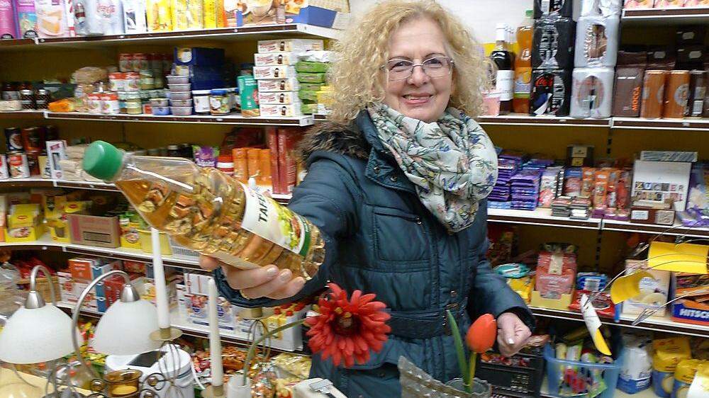 Brigitte Bock gibt Lebensmittel und vieles mehr günstig weiter.