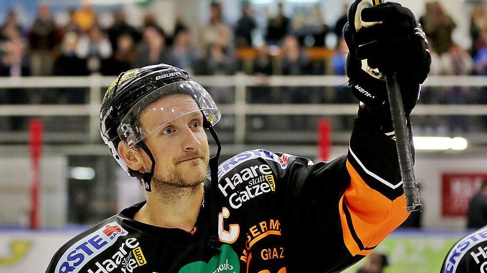 Der Villacher Philipp Pinter verabschiedet sich nach 16 Jahren Profi-	Eishockey mit einem Lächeln aus der EBEL