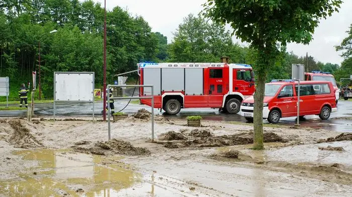 Die Aufräumarbeiten der Feuerwehren dürften noch Stunden in Anspruch nehmen